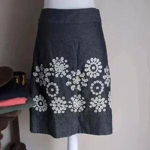 Ann Taylor Gray A-Line Skirt Embroidered Knee-Length